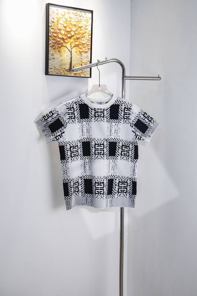 Style number: Y183 Givenchy knitted round neck sweater Givenchy full print jacqu