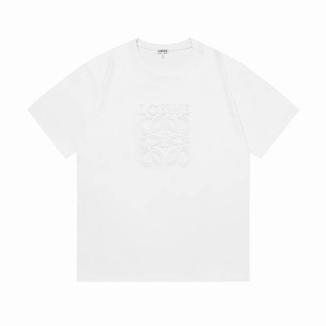 Loewe's granular three-dimensional letter embroidery Logo is refined and upgrade