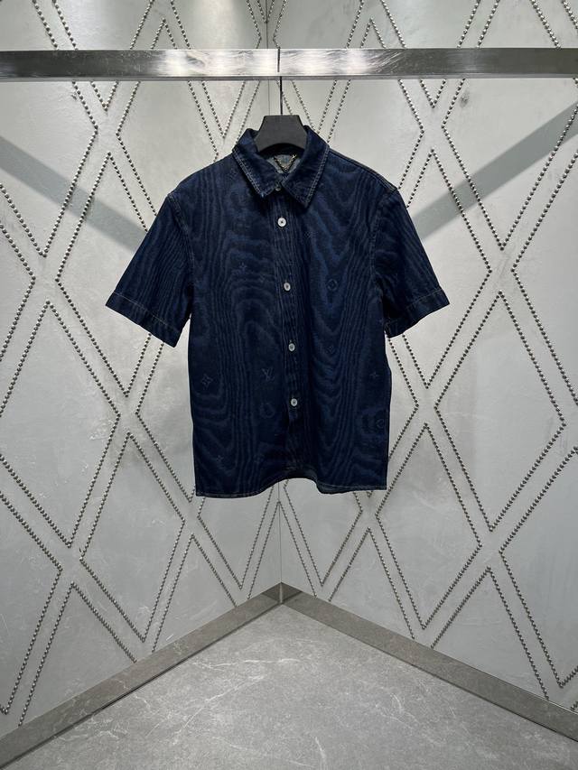 The new short-sleeved denim shirt from Lv Moir