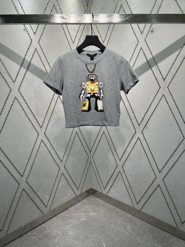 The new 25Ss short top from LvJia is made of soft cotton knit, which injects a t