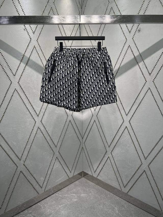 The new Dior 25Ss shorts are embellished with the classic Oblique print. Crafted