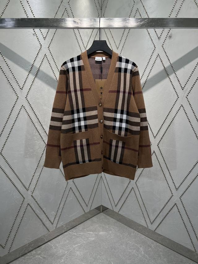 Burberry 25Ss new cardigan, made from a lightweight wool and mohair blend with a