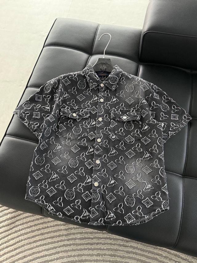 New jacquard full-print three-dimensional patch logo suit from Lvjia. The whole