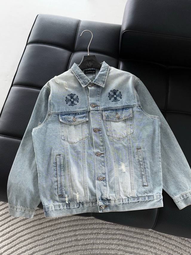 The coat and pants have a high order rate. The old washed coat made of Crocodile