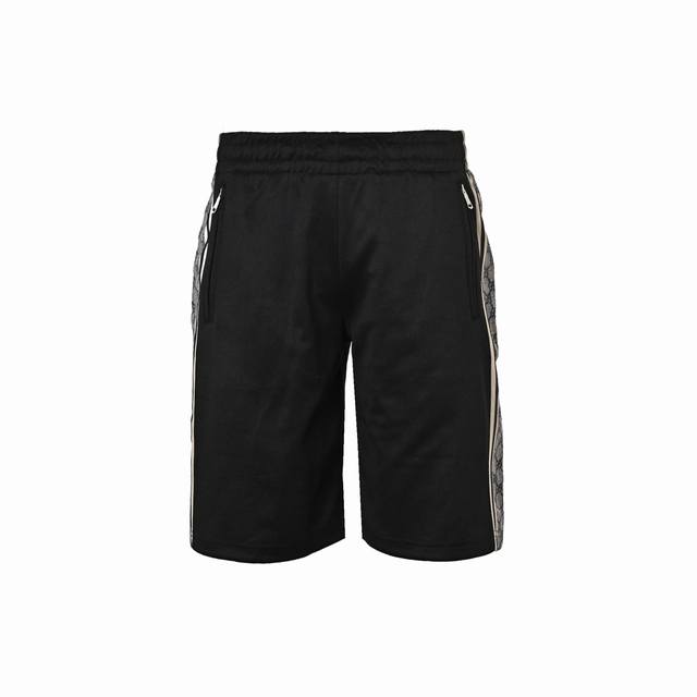 Gucci classic snake print shorts There are too many versions of this model on th