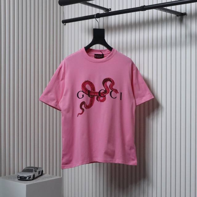 Gucci 25Ss Snake Year Limited Edition Short Sleeve T-shirt The fabric is made of