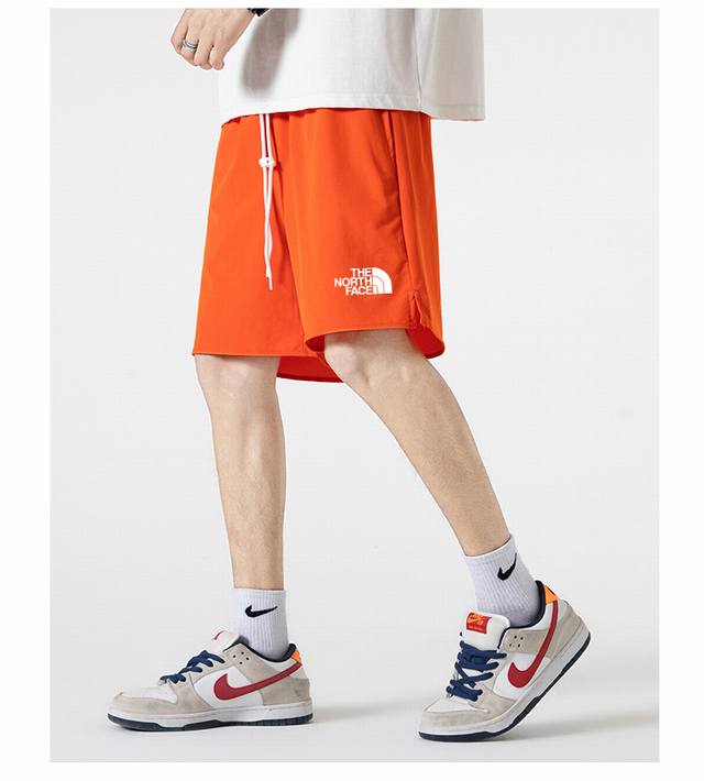 The North Face loose sports shorts are on sale on the official website