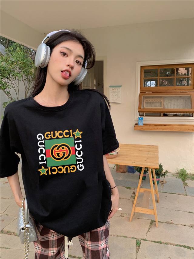 New arrival! Gucci's new short-sleeved T-shirt, the cut is very particular! The