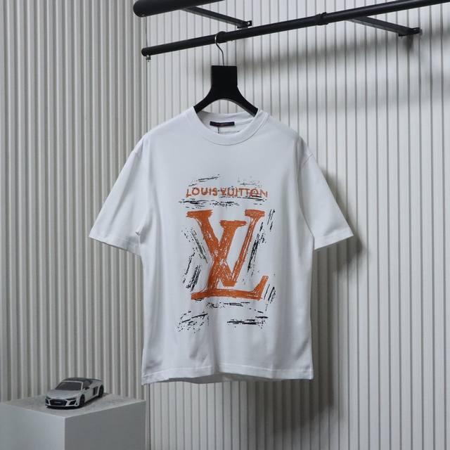 Louis Vuitton hand-painted graffiti large letter logo short sleeves. The simple