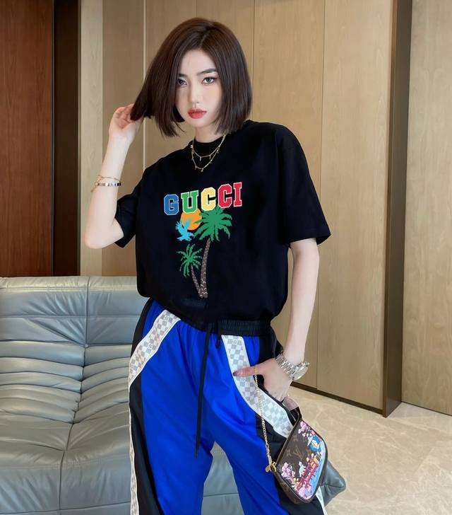 New arrival! Spring and summer Gucci short-sleeved T-shirt, the cut is very part