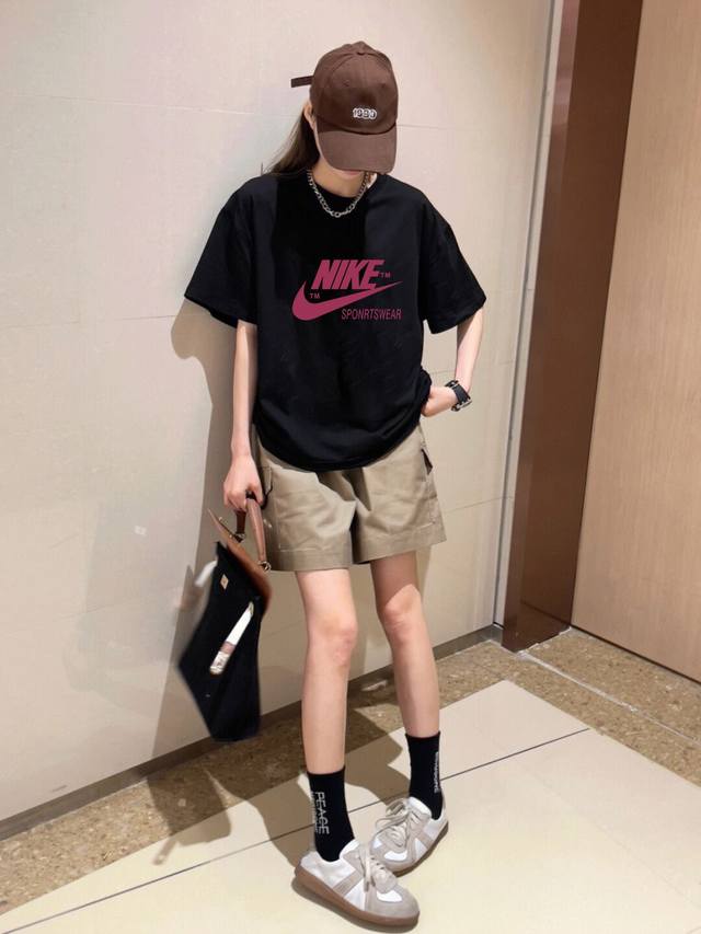 New arrival! Nike's new logo letter T-shirt! Super eye-catching! not only retain