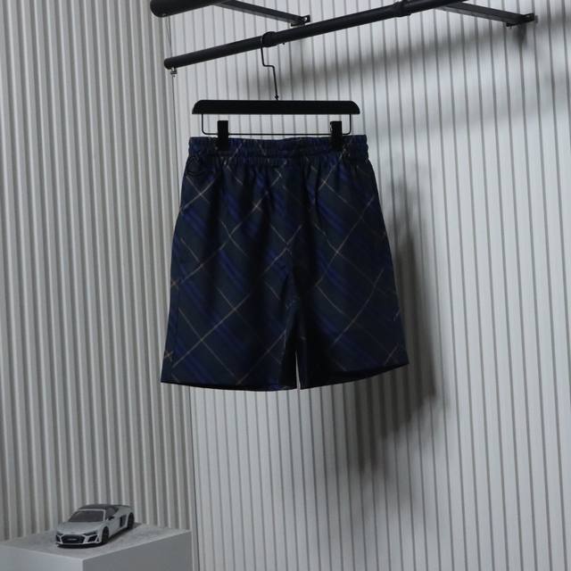 Burberry 25Ss men's oblique plaid shorts are suitable for everyone. The style is