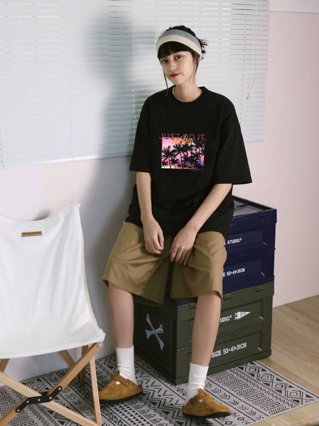 New arrival! Elements collide, unique mood! This season's new summer Nike short-