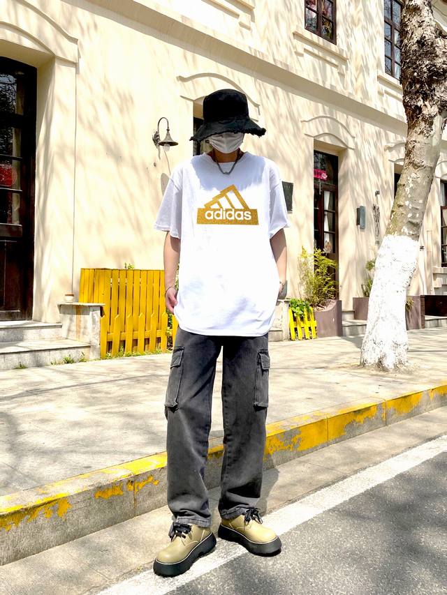 New arrival! Elements collide, super eye-catching! Adidas couple round-neck shor