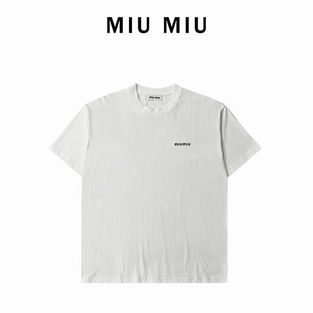 Miumiu classic embroidered logo letter T-shirt The style is charming. 25Ss sprin