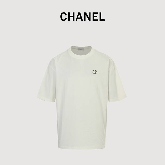 Chanel 25Ss embroidered small logo short-sleeved T-shirt The fabric is made of c