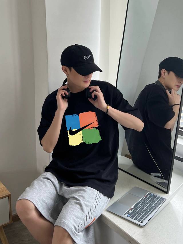 New arrival! Elements collide, unique mood! New summer Nike short-sleeved T-shir
