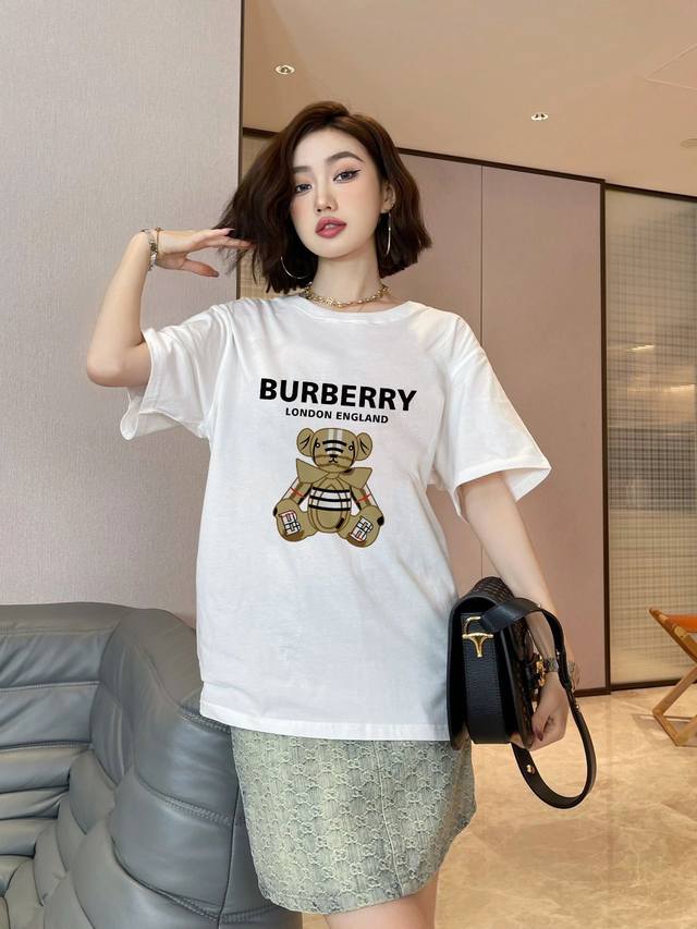 New arrival! Burberry short-sleeved T-shirt with letters! This year's classic pr