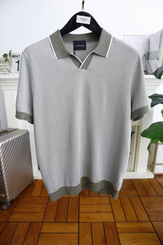 Kiton. 2025 Summer new men's knitted short sleeves with fashionable and exquisit