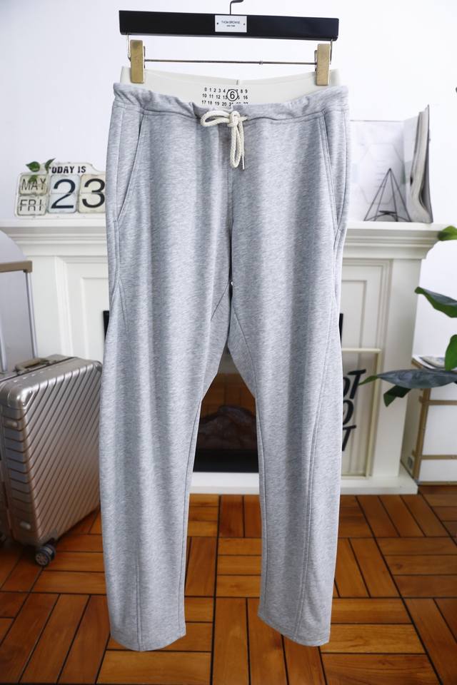 Martin Margiela. 25 Summer new fashion men's casual pants! Made of imported comf