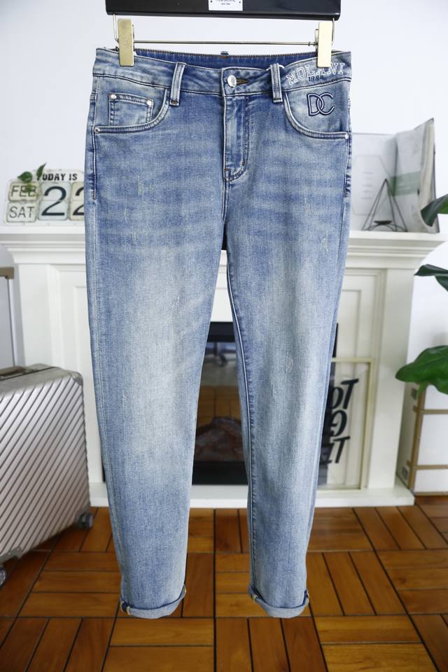 Dolce & Gabbana. 2025 Spring new original high-end men's jeans! Luxury classic b