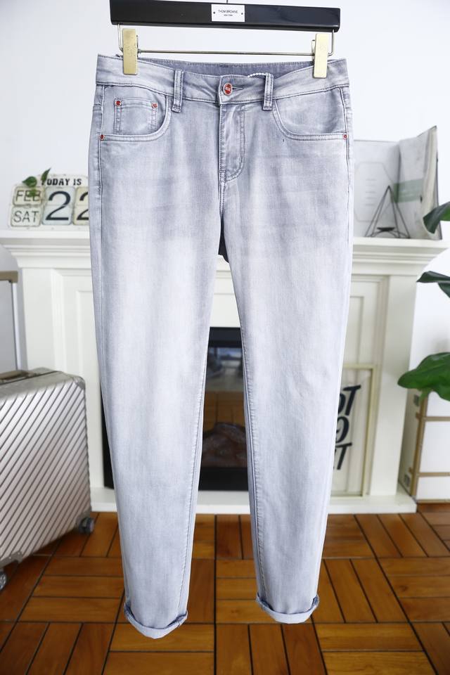 Kiton. 2025 Spring new fashion men's classic stretch skinny jeans, a must-have l