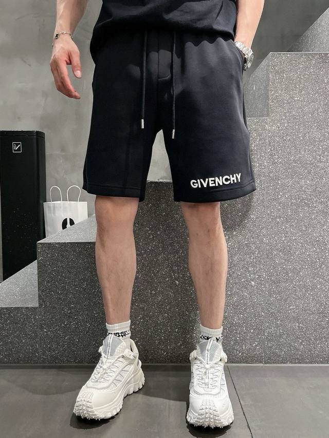 Giv Givenchy 2025Ss trade channel goods. Casual sports shorts are a classic styl