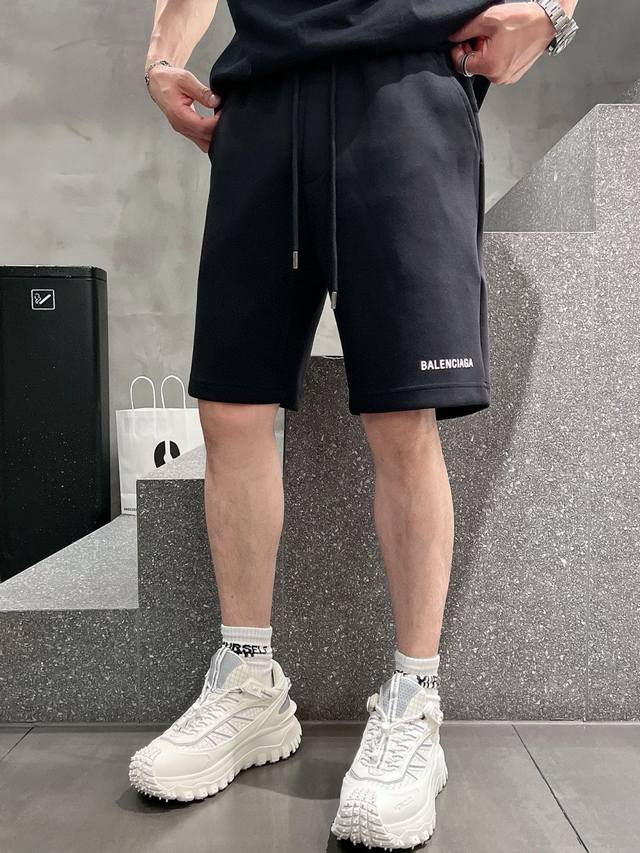 Balenciaga 2025Ss trade channel product. Casual sports shorts are a classic styl