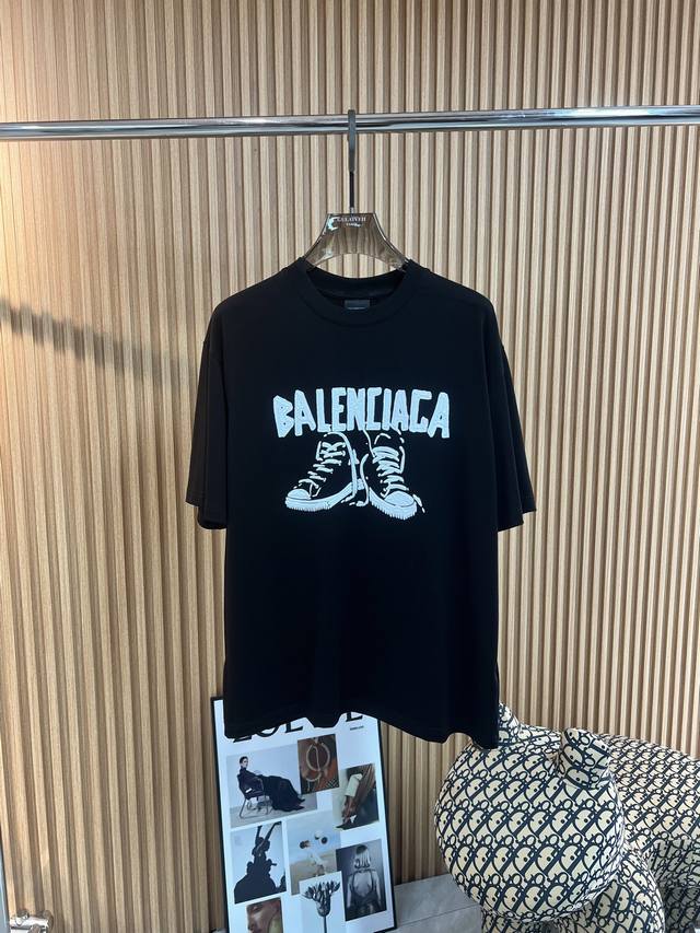 Balenciaga 2025 Spring and Summer new models are launched in the counter. The la