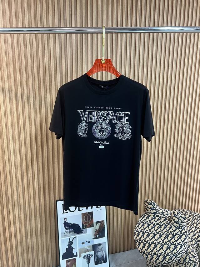 Versace 2025 Spring and Summer new model first release at the counter, the lates