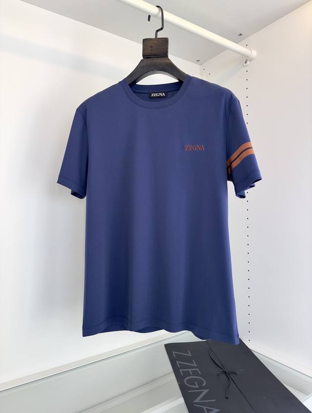 Zeg*A is a must-have in Zeg*A's wardrobe. It is a basic round-neck short-sleeved