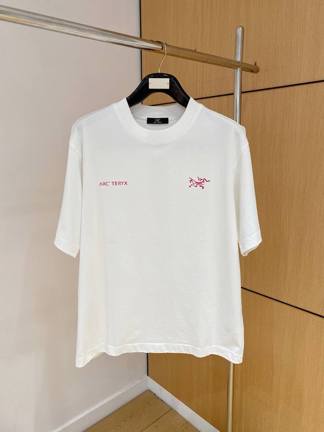 Arc'teryx, the latest short-sleeved T-shirt of 2025, with top-notch printed lett