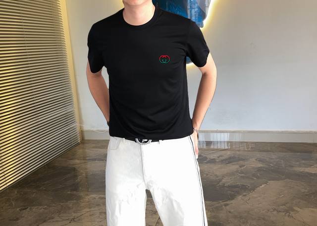 Gucci 2025 Spring and Summer New Product Hot Top Fashion Show Internet Celebrity