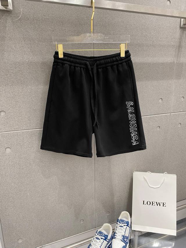 Balenciaga 24 Spring/Summer new shorts This minimalist style expresses a modern