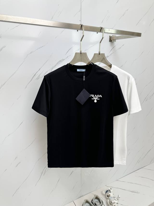 Prada 2025 Spring and Summer new men's round neck short-sleeved T-shirt counters