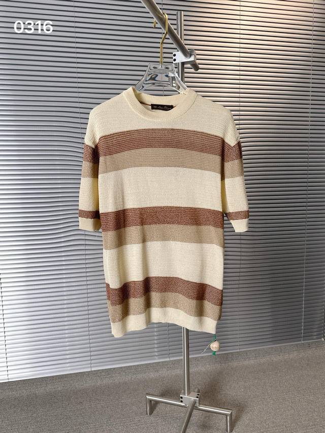 Made from Loro Piana's Italian luxury linen fabric, it has a soft and relaxed lo