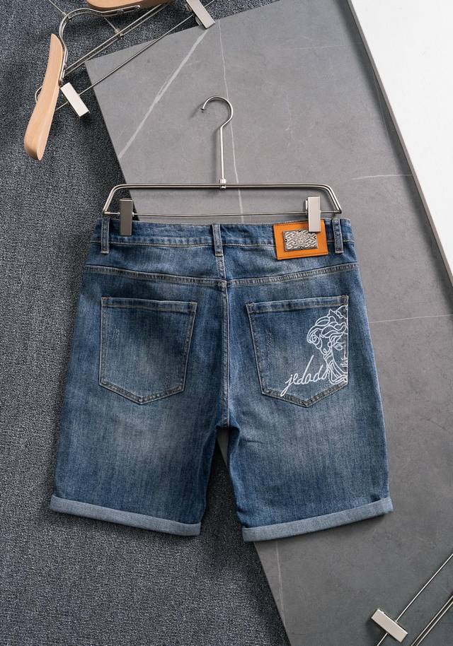 Versace straight super soft 5-point jeans short four seasons new models are now