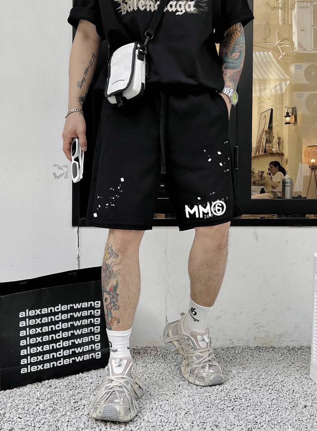 Margiela 25 Spring/Summer new shorts This minimalist style expresses a modern at