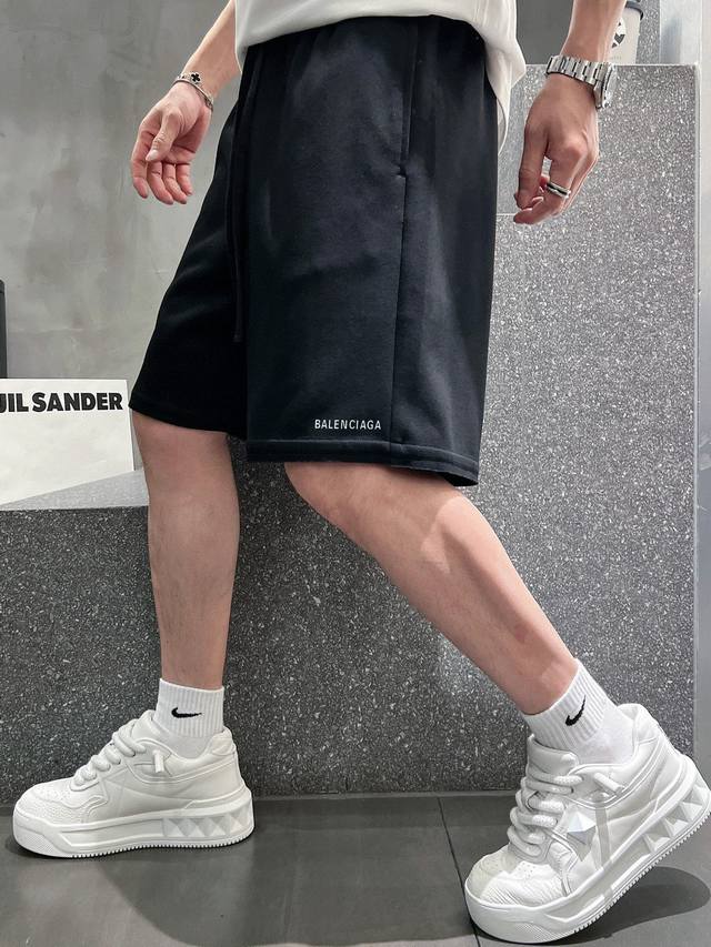 Balenciaga 25 Spring/Summer new shorts This minimalist style expresses a modern