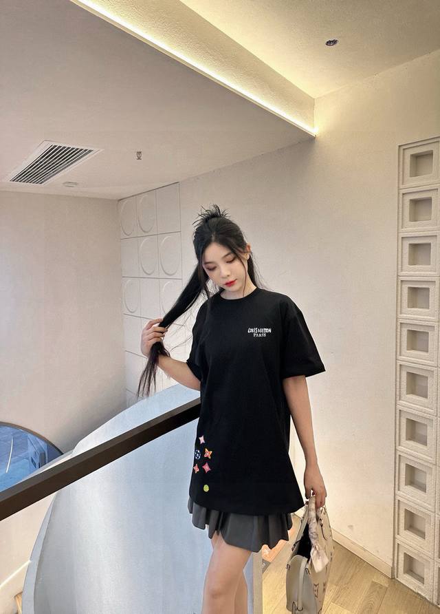Louis Vuitton's new letter print double-layer heavy-duty short-sleeved T-shirt.