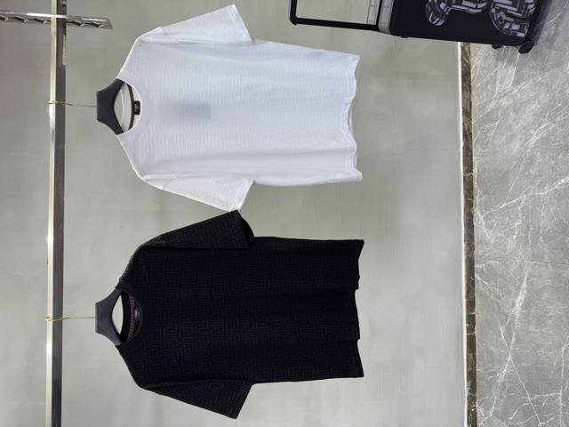 Fend*I 25Ss new spring and summer T-shirt! The latest short-sleeved round neck T