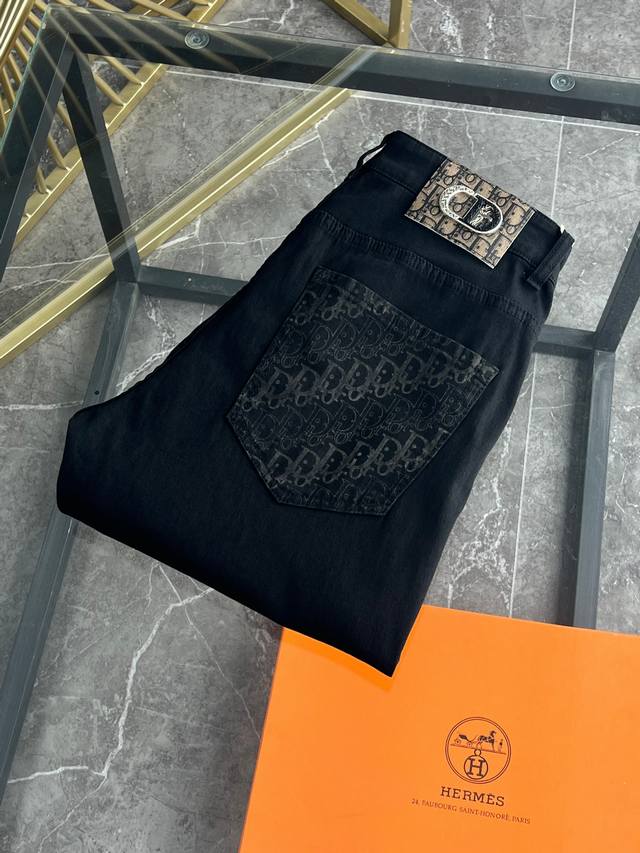 Lv 2620 Spring and Summer new products are available at the counter. The best je