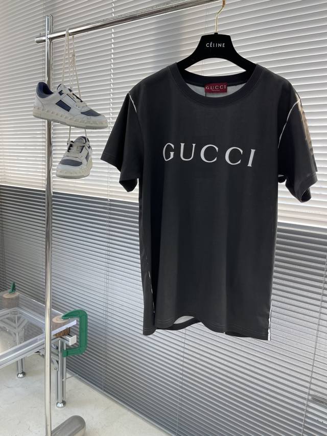 The new standard-fit cotton T-shirt of Gucc 25Ss cleverly incorporates Gucci ref