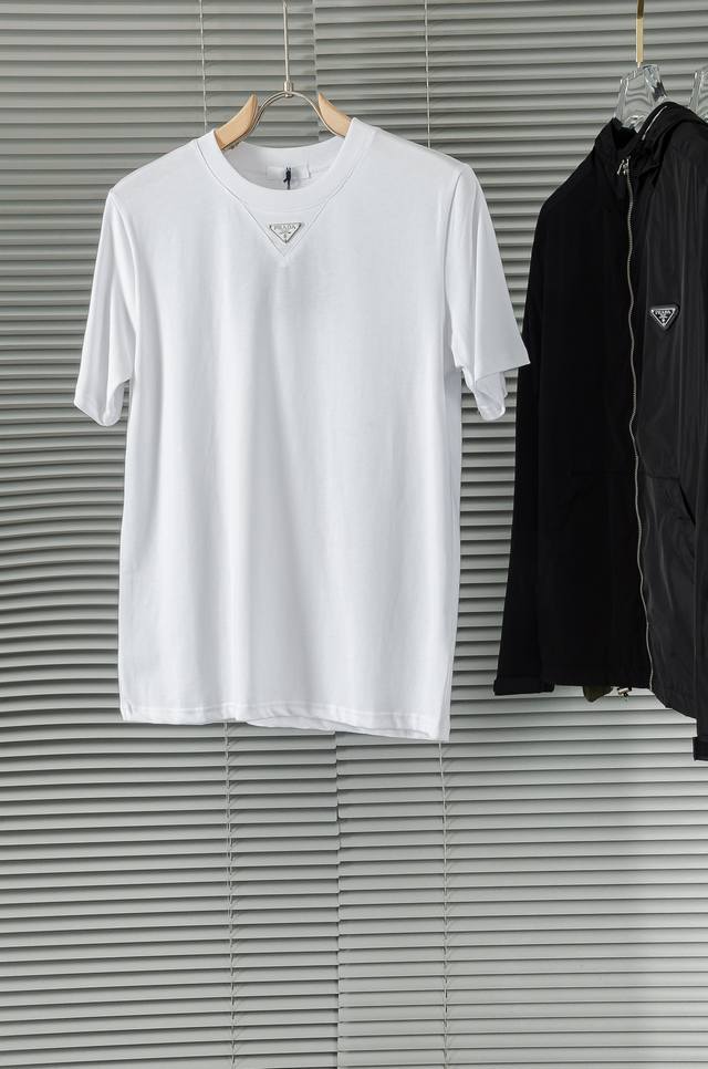 New# Prada 25Ss Spring and Summer Round Neck Short Sleeve# The top elements are