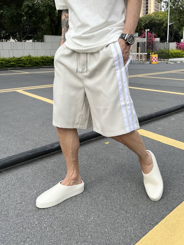 Y 3 Yohji Yamamoto: A hot item, classic casual shorts with bars, original fabric