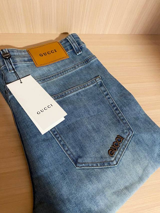 Gucc 24Ss men's jeans with rolled-up logo hems are very beautiful and very suita