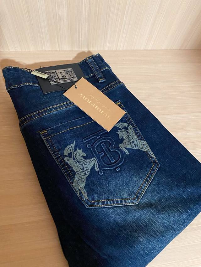 Burberry warhorse logo men's straight jeans, 2025Ss new style, one of the must-h