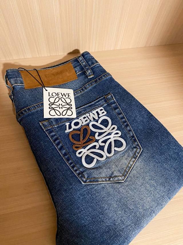Loew high-end fashion sense, ultra-soft denim fabric, washed jeans. fabric is ve