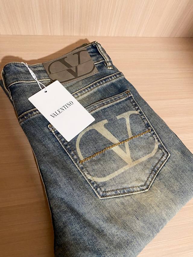 Vltn Valentino men's light-colored jeans, Slim Fit series, classic small straigh
