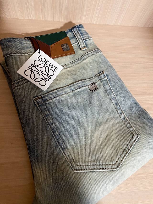 Loewe 2025Ss men's classic washed blue thin jeans, L among a lot of heavy-duty j